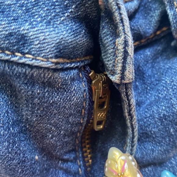 Decree Sequin Distressed Denim Shorts — Size 3!! - Picture 3 of 6